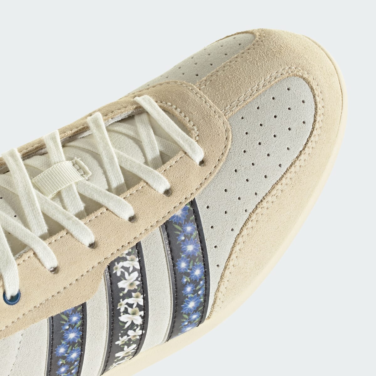 adidas Women's Barreda LO Shoes - Ivory / Core Black / Warm Vanilla