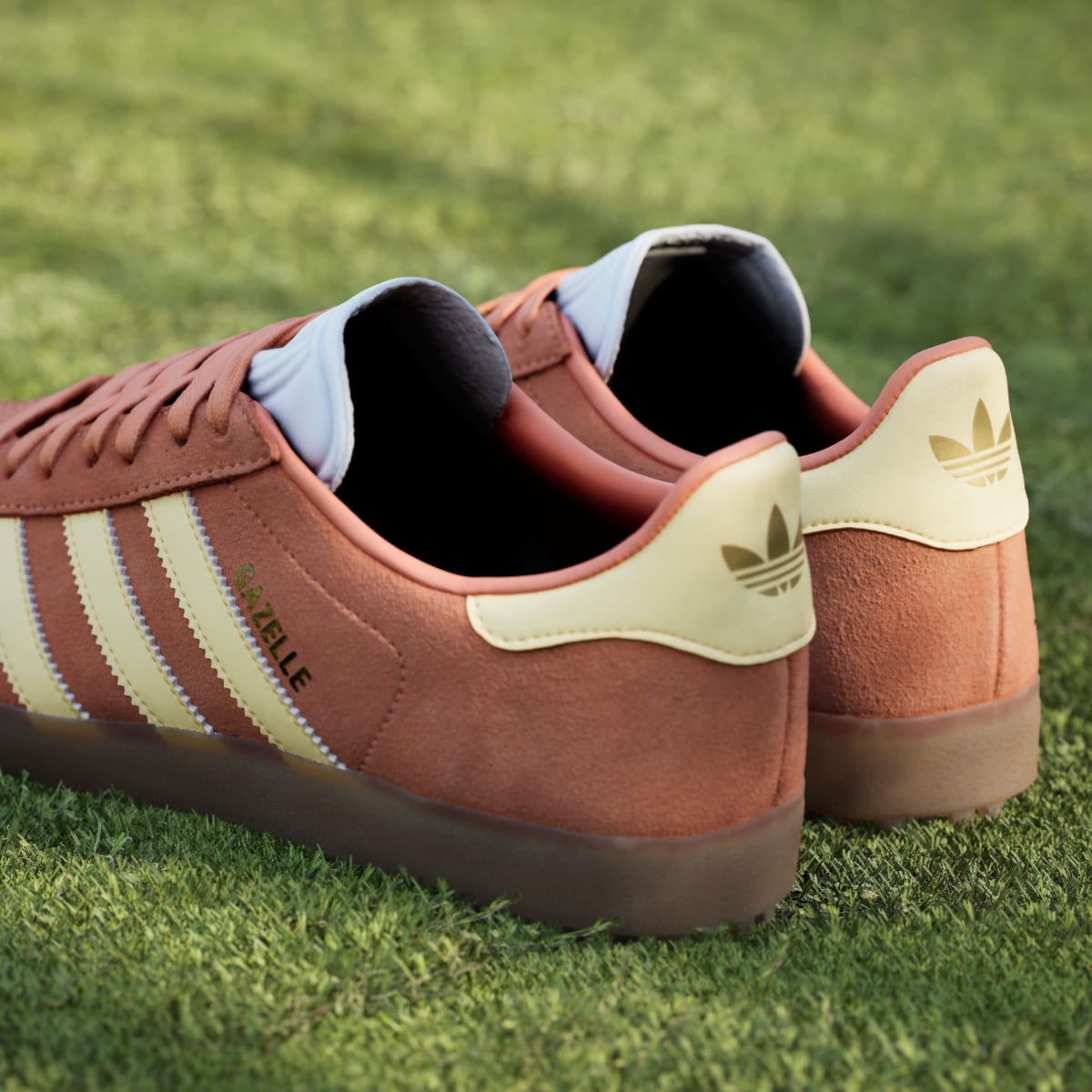 adidas Women's Gazelle Spikeless Golf Shoes - Dusky Orange / Ice Tangerine / Cloud White