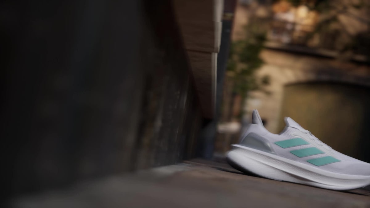 adidas Women's Ultraboost 5x Shoes - Cloud White / Mint Ton / Glow Purple